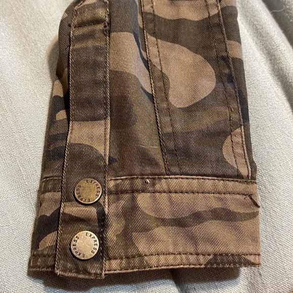 Lined and hooded Express camo jacket - Picture 5 of 6